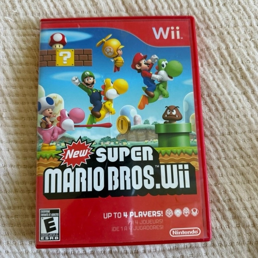 Nintendo New Super Mario Bros. Wii Game Everyone Red Case RVL P SMNE USZ